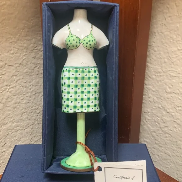 🔹Vintage Kelvin Chen Minature Mannequin Porcelain Enamel Skirt /Top Hand Painted - Picture 6 of 6